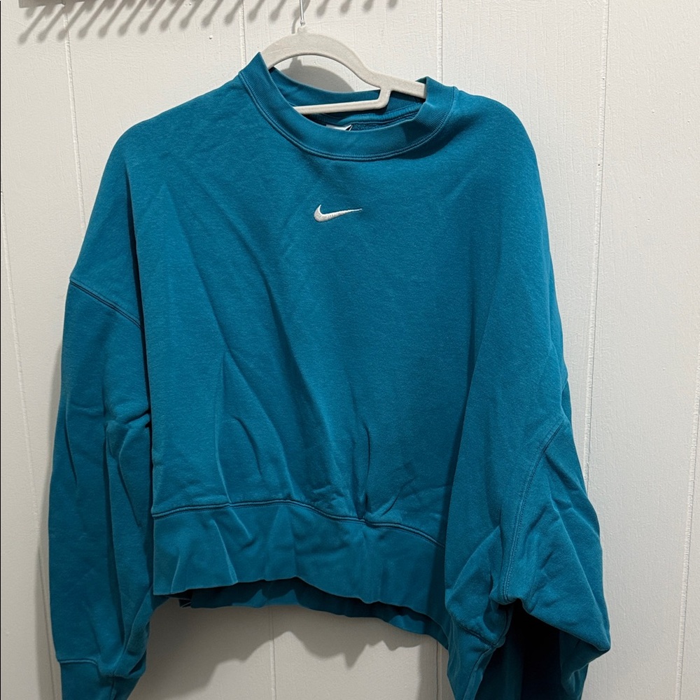 Nike Women's Blue Cropped Sweatshirt